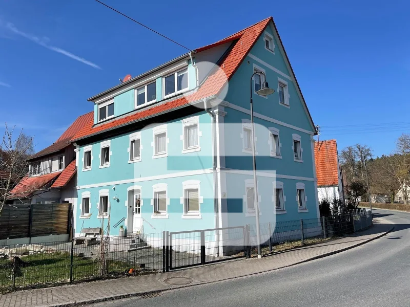 Titelbild - Haus kaufen in Lonnerstadt - Solides EFH mit ELW in Lonnerstadt-OT...Viel Platz für die große Familie