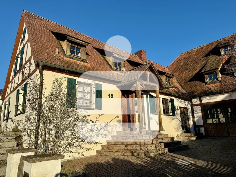 Titel - Haus kaufen in Lonnerstadt - Charmantes Wohnhaus mit Scheune in Lonnerstadt...Außen klassisch - innen modern