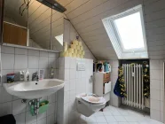 Badezimmer im DG