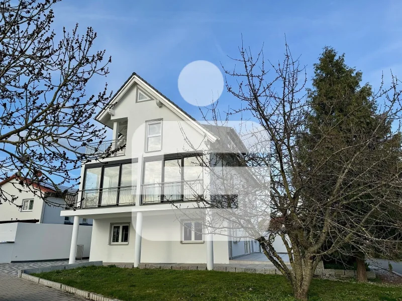 Titelbild - Haus kaufen in Erlangen - Viel Wohnfläche für Anspruchsvolle...Exklusives ZFH in ER-Frauenaurach