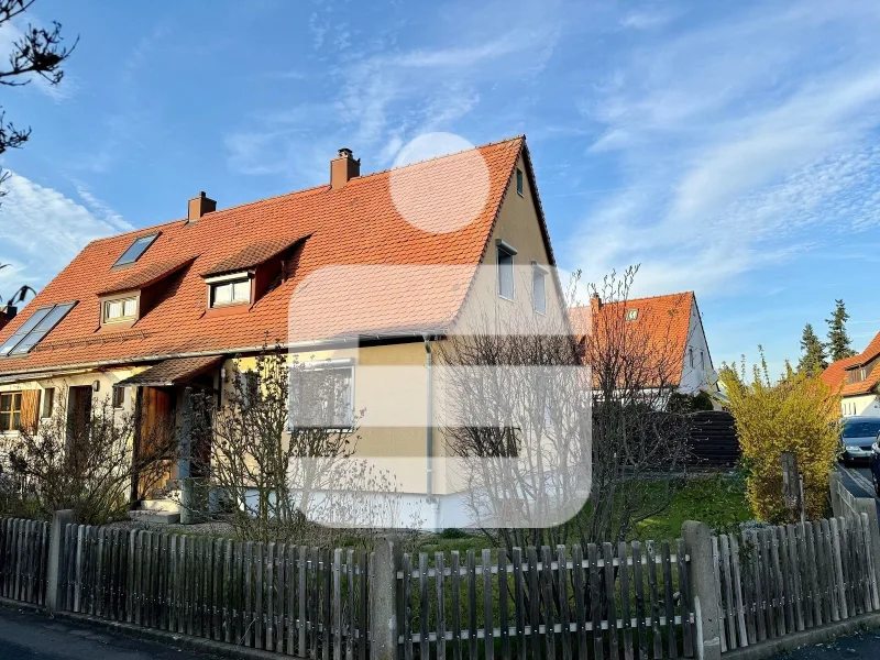 Titel - Haus kaufen in Baiersdorf - Klein aber fein...Gemütliche DHH mit Carport in Baiersdorf