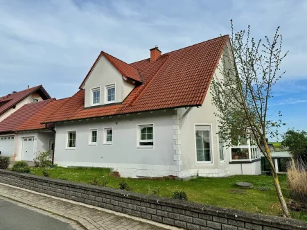 Titel - Haus kaufen in Schlüsselfeld - Großes EFH mit Garage und Carport in Schlüsselfeld-Thüngfeld...Viel Raum für Ihre Familie 