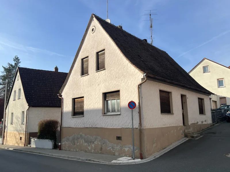 Deckblatt - Haus kaufen in Herzogenaurach - Häuschen, mitten in Herzogenaurach...Machen Sie etwas Schönes daraus!