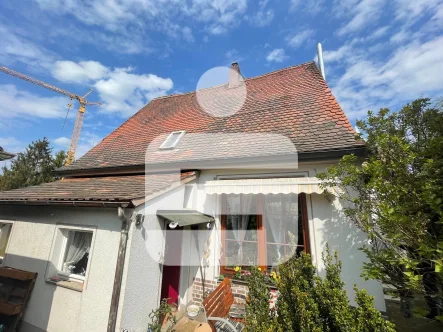 Titelbild - Haus kaufen in Eckental - freistehendes Einfamilienhaus in Brand....schöner Garten!