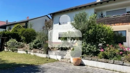 Titelbild - Wohnung kaufen in Uttenreuth - Wohnung mit Hauscharakter in Uttenreuth....Haus in Haus-Wohnung mit Garten und Pool !