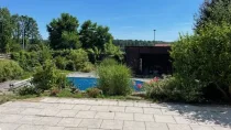 Terrasse mit Blick auf Pool