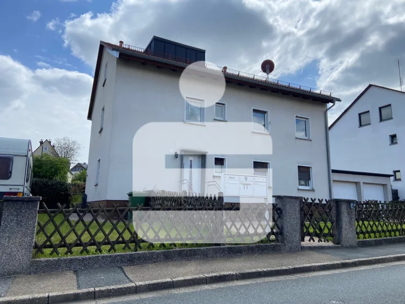 Titelbild - Haus kaufen in Eckental - 3 Familienhaus in Forth...Kapitalanlage mit ca. 4 % Rendite 