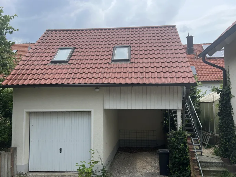 Carport mit Büroraum im Dachgeschoss 