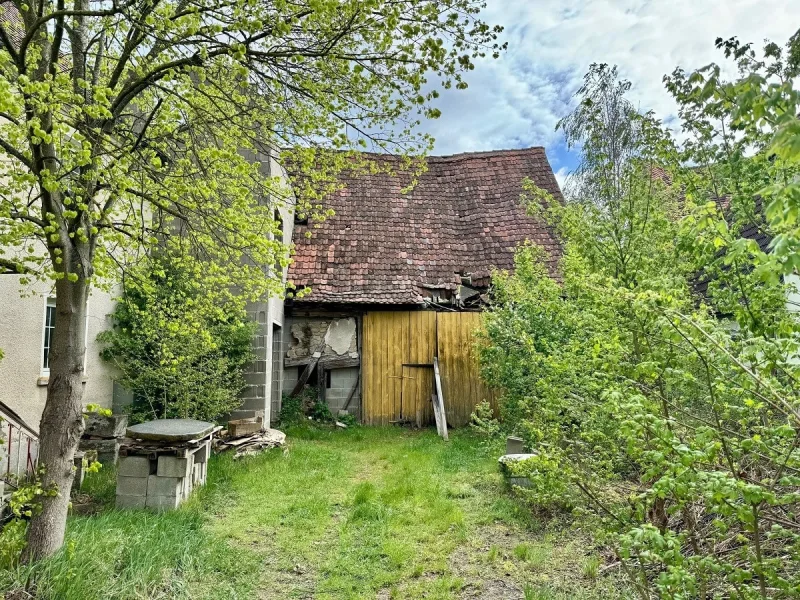 Hofraum mit Scheunengebäude