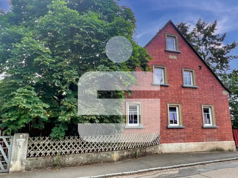 Titelbild - Haus kaufen in Erlangen - Historisches Anwesen mit Platz für Alle und für Vieles...Haus auf großem Baugrundstück in Eltersdorf