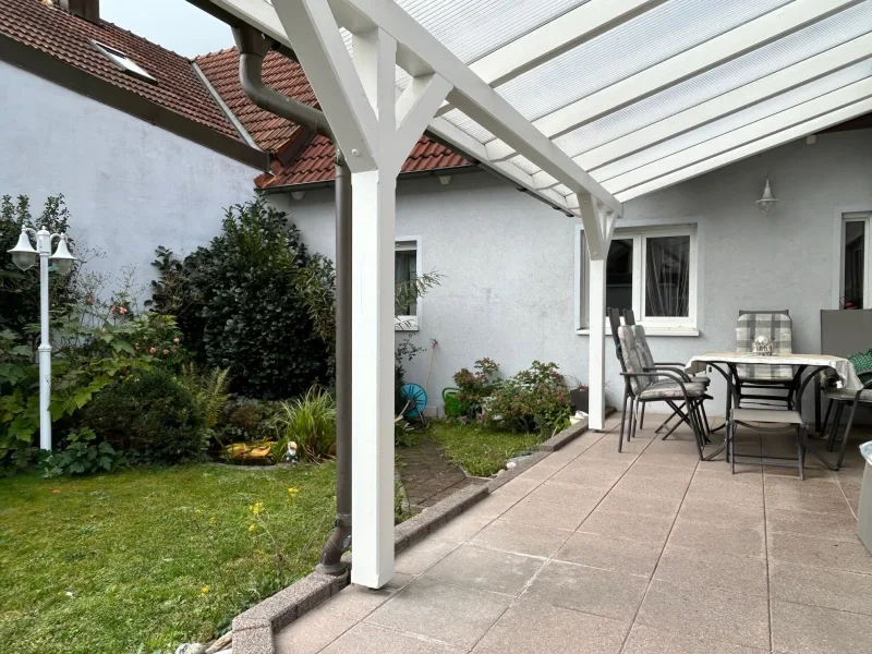 überdachte Terrasse