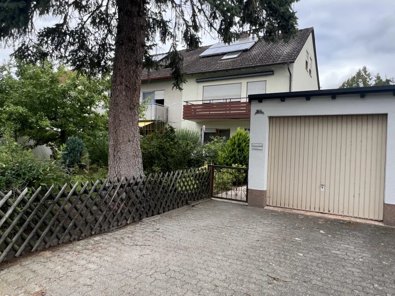 Garage direkt am Haus