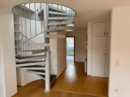 Treppe zum Dachboden & Einbauschrank im Flur