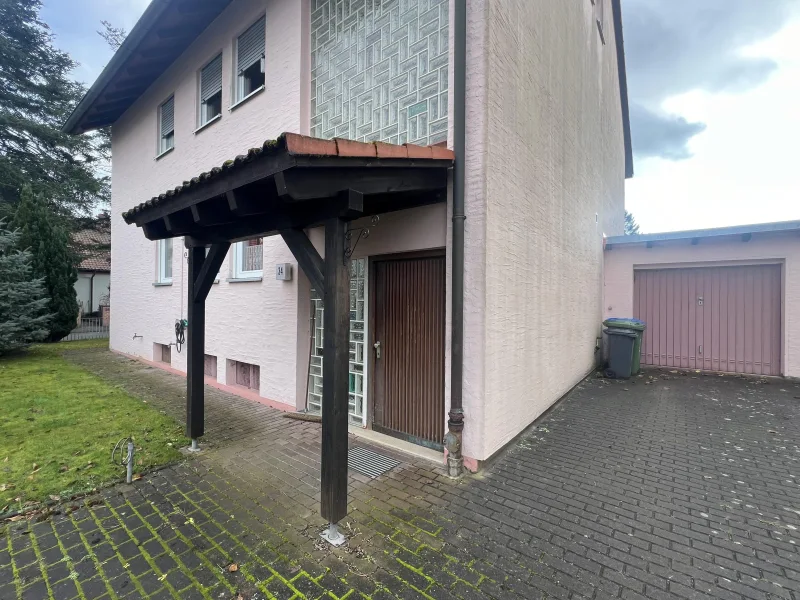 Eingang und Garage