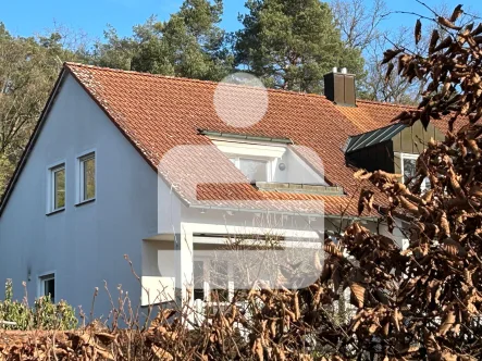 Titelbild - Wohnung kaufen in Erlangen - Schöne 2-Zi.-Dachwohnung in ER-Sieglitzhof...Bevorzugte Wohnlage nähe Burgberg