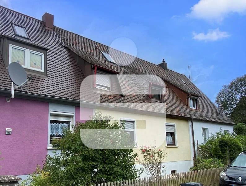 Titelbild - Haus kaufen in Hersbruck - 2 Parteien Mittelhaus in Hersbruck...Anlegerobjekt in guter Wohnlage 