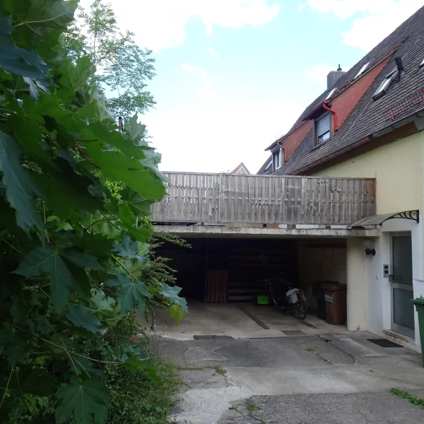 Garage und Hauseingang