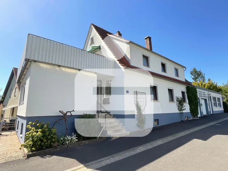Außenansicht - Haus kaufen in Bad Bocklet - Wohnhaus mit zwei Einheiten + großer Werkstatt in Bad Bocklet
