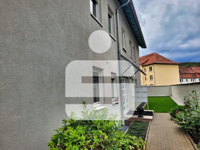 Hauseingang - Wohnung kaufen in Meiningen - Vermietete Wohnung zur Geldanlage!