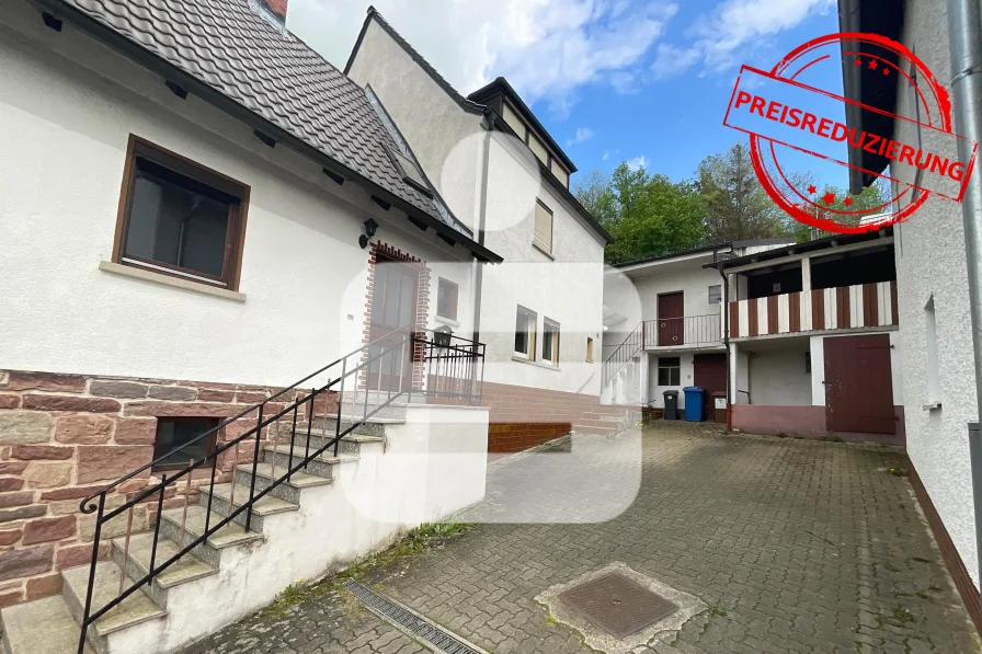 Ansicht Hof - Haus kaufen in Elfershausen - Renovierungsbedürftiges Einfamilienhaus in Trimberg an der Saale 