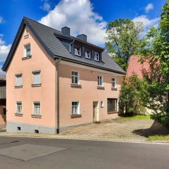 Außenansicht - Haus kaufen in Waldershof - Einfamilienhaus mit Nebengebäude in Poppenreuth