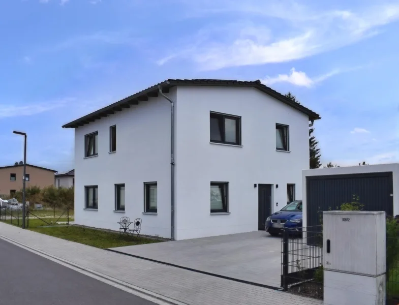 Außenansicht - Haus kaufen in Teublitz - Seltene Gelegenheit - Neuwertiges Einfamilienhaus in Teublitz