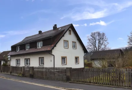 Außenansicht - Haus kaufen in Pechbrunn - Genug Platz für die ganze Familie