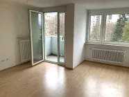 Wohnzimmer mit direktem Balkonzugang