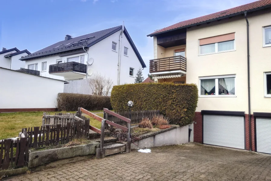 Außenansicht - Haus kaufen in Waldershof - Doppelhaushälfte in ruhiger Lage mit schönem Garten