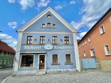 Außenansicht - Haus kaufen in Eslarn - Wohn- und Geschäftshäuser am Marktplatz in Eslarn 