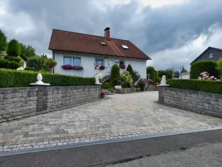 Vermietetes Zweifamilienhaus - Haus kaufen in Reuth - Wunderschönes Zweifamilienwohnhaus in Reuth bei Erbendorf