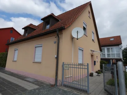 Zweifamilienhaus in Grafenwöhr - Haus kaufen in Grafenwöhr - Zwei Häuser auf kleinstem Raum