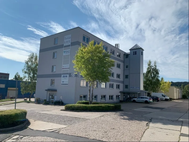 Ansicht Nord/Ost - Büro/Praxis kaufen in Zella-Mehlis - Umfangreich modernisiertes und gut vermietetes Bürogebäude in Thüringen - Zella-Mehlis 