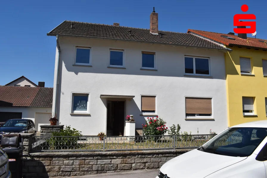 Außenansicht - Haus kaufen in Werneck - Gepflegtes Zweifamilienhaus in Ettleben