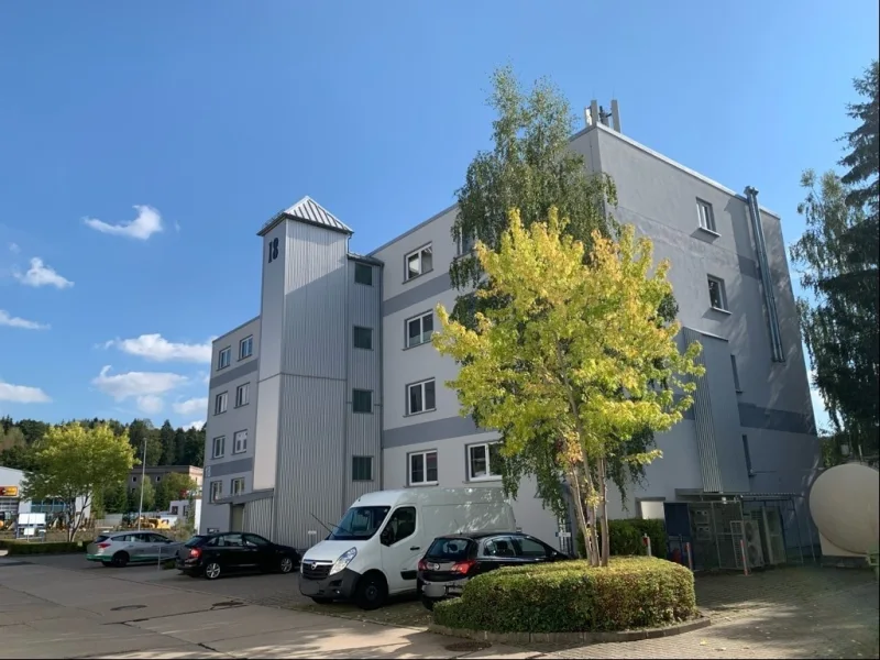 Ansicht West - Büro/Praxis kaufen in Zella-Mehlis - Umfangreich modernisiertes und gut vermietetes Bürogebäude in Thüringen - Zella-Mehlis 