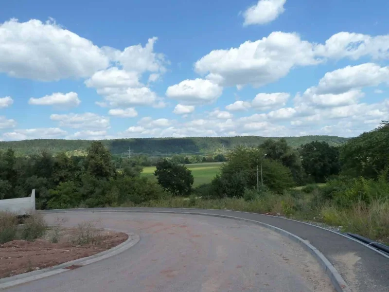 Erschließungsstraße - Maintalblick