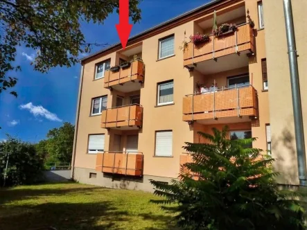 Südostansicht der Wohnung mit Lagehinweis der Wohnung - Wohnung kaufen in Zeil - Gemütliche 4 Zimmer-Eigentumswohnung mit viel Komfort, u.a. sonniger Balkon mit Ausblick, Keller, Dachboden und Garage 