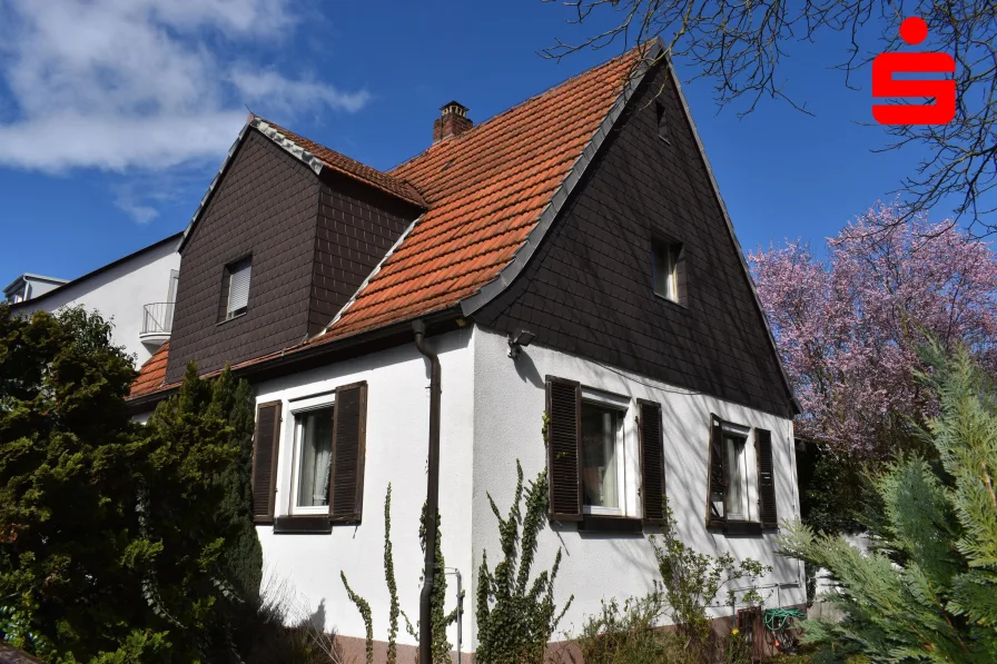 Außenansicht - Haus kaufen in Schweinfurt - Grundstück mit genehmigten Plänen zum Bau eines Zweifamilienwohnhauses