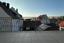 …mit großem Balkon