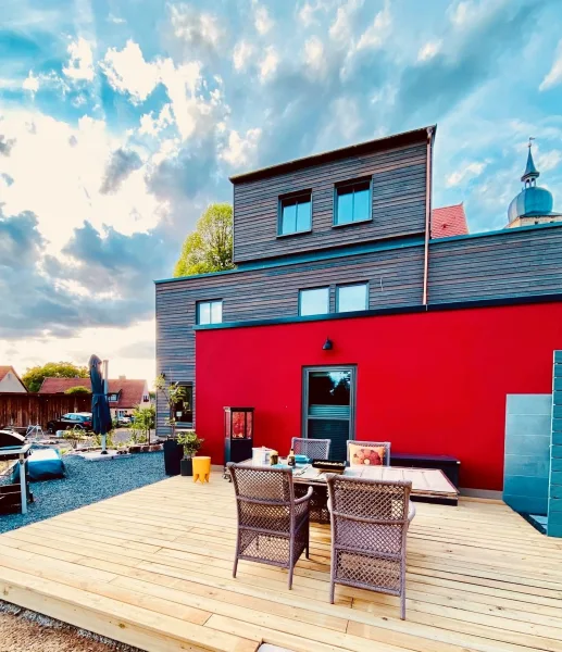 große Terrasse am Haus