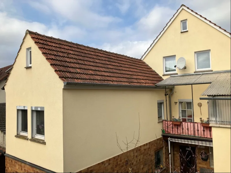 Rückansicht des Wohnhauses mit Südostbalkon (Wohnhaus)