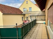 sonnig gelegene Dachterrasse/Balkonfläche tlw. mit Überdachung