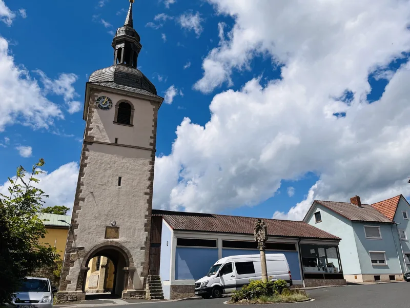 begehrtes Wohnen in der Kirchgasse... die Kirchenburg von Sulzfeld