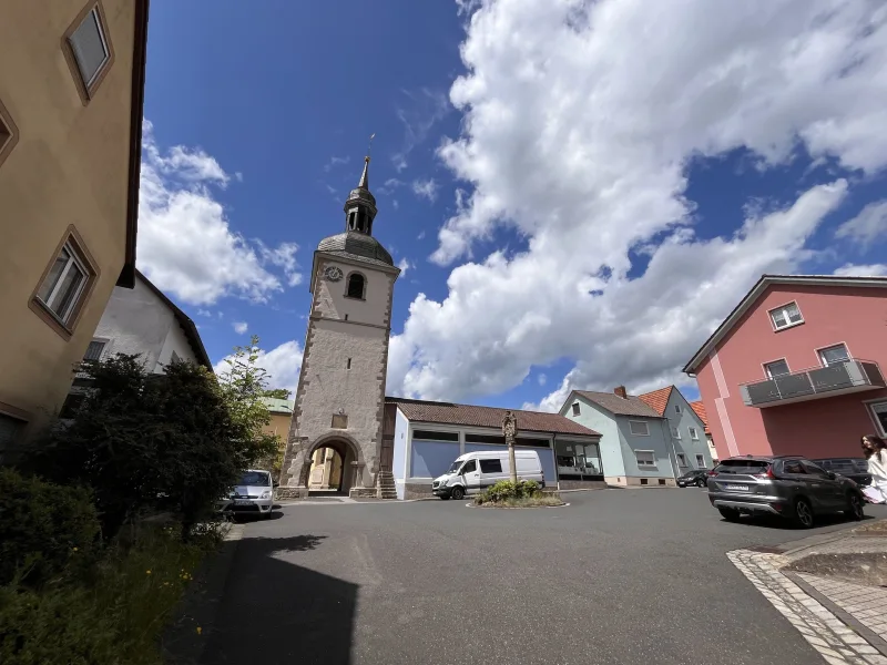 begehrtes Wohnen in der Kirchgasse... die Kirchenburg von Sulzfeld