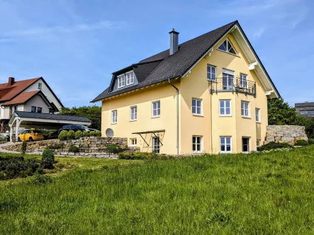 Außenansicht - Haus kaufen in Riedbach - Exklusives Wohnen mit Traumgrundstück (4.155 m²) - Wfl. ca. 270 m² ; Nfl. ca. 200 m²