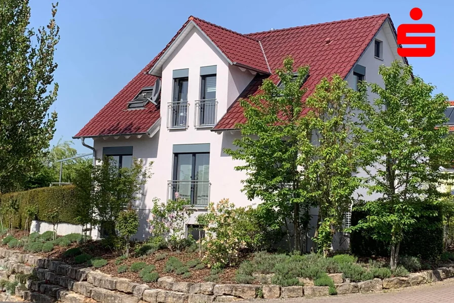 Hausansicht - Haus kaufen in Schweinfurt - Freistehendes Einfamilienhaus in Schweinfurt/Eselshöhe