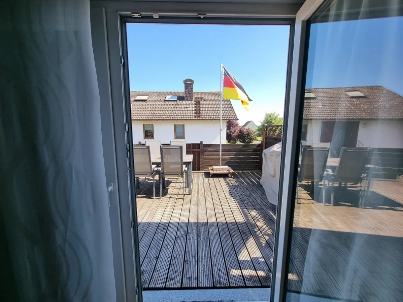 Direkter Zugang zur Terrasse über den Wohn- u. Essbereich