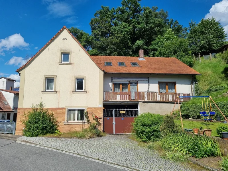 Süd-West Ansicht - Haus kaufen in Königsberg - Haus sucht Handwerker - pflegeleichtes Grundstück 319 m² - Wohnfläche ca. 140 m²