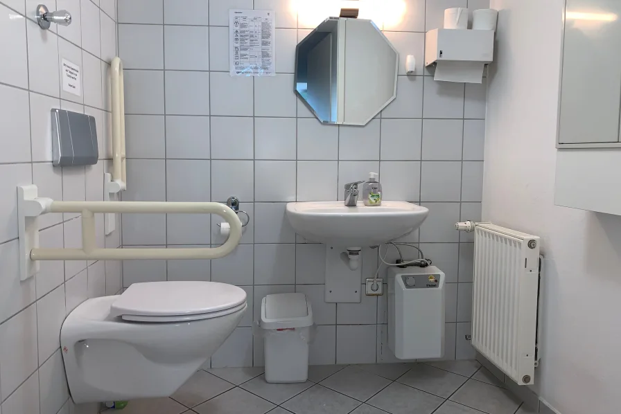 behindertengerechtes WC 1. OG