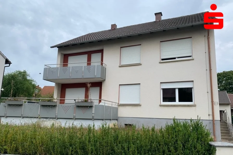 Außenansicht - Haus kaufen in Werneck - Solide gebautes Zweifamilienhaus mit Potential in Werneck/OT